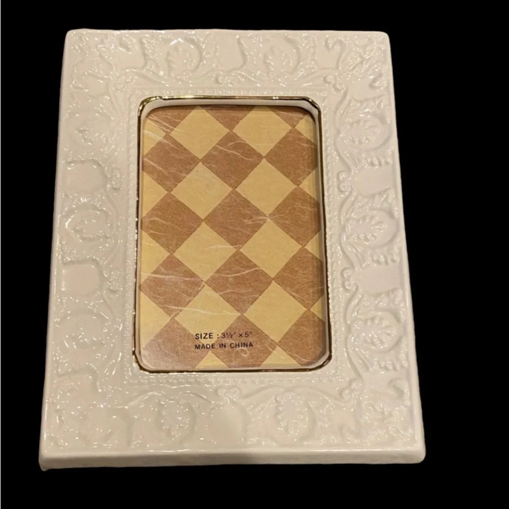 Decorative Ceramic Off White Photo Frame with Glass. 3.5 x 5”